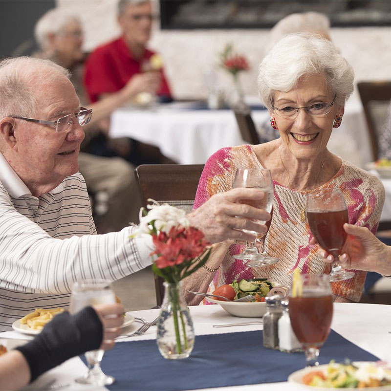 Dining at Carillon Independent Living